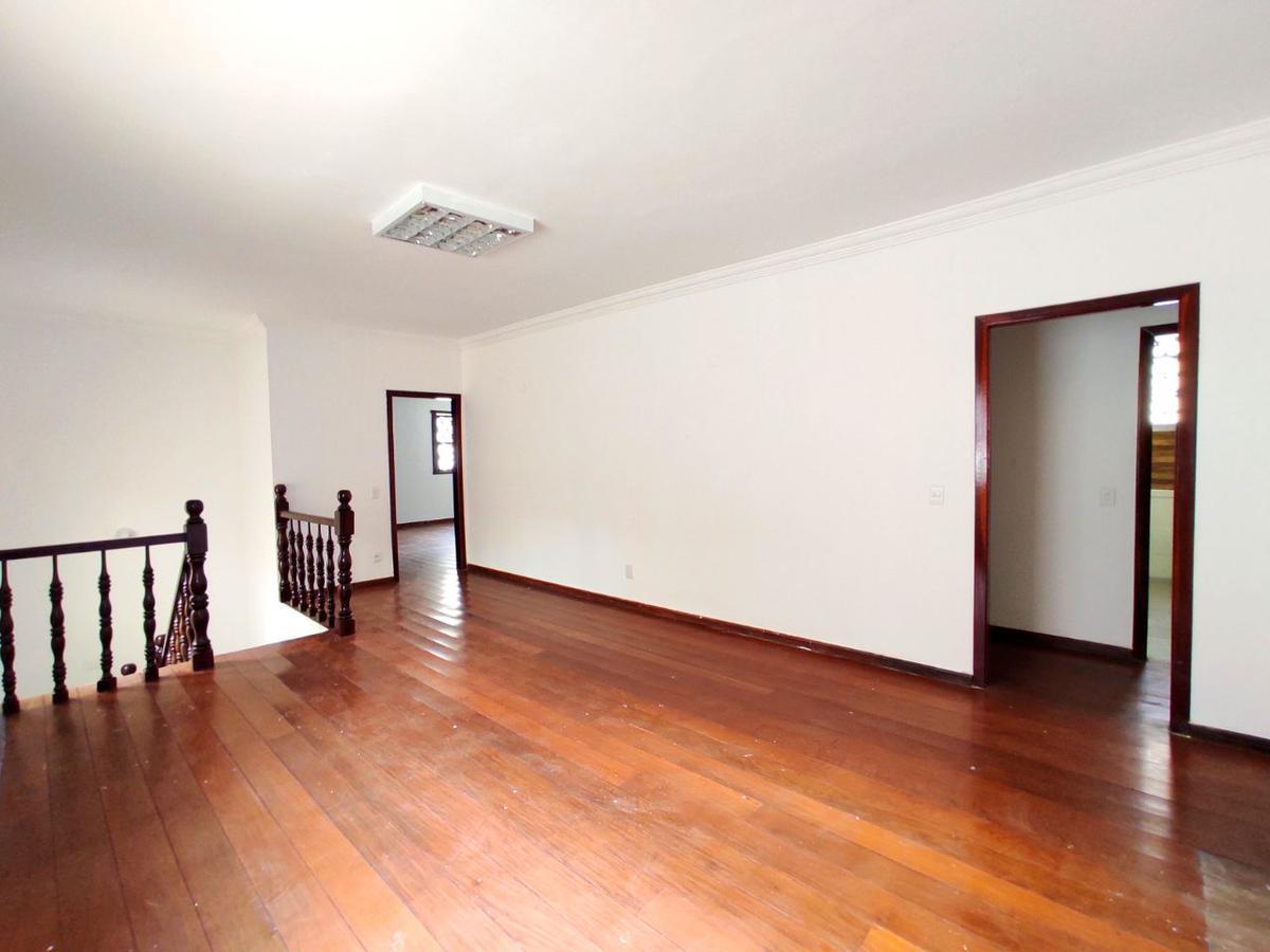 Casa Comercial, São José, 6 Quartos, 4 Vagas, 2 Suítes