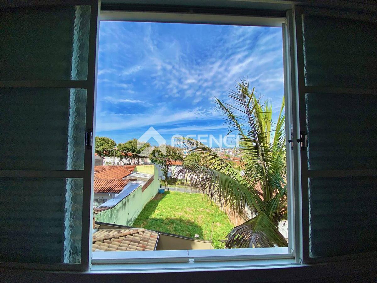 Casa, Camargos, 5 Quartos, 0 Vaga, 1 Suíte