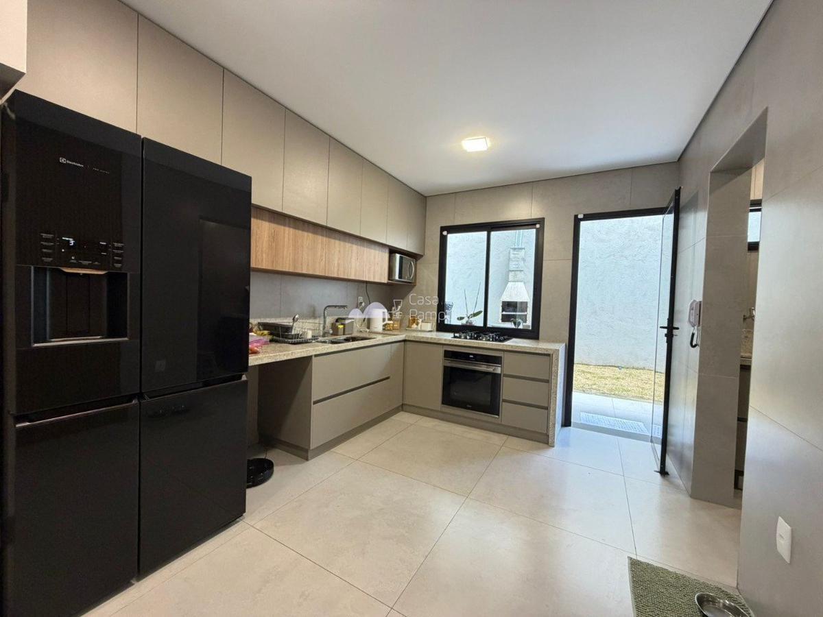 Casa, Trevo, 3 Quartos, 2 Vagas, 2 Suítes