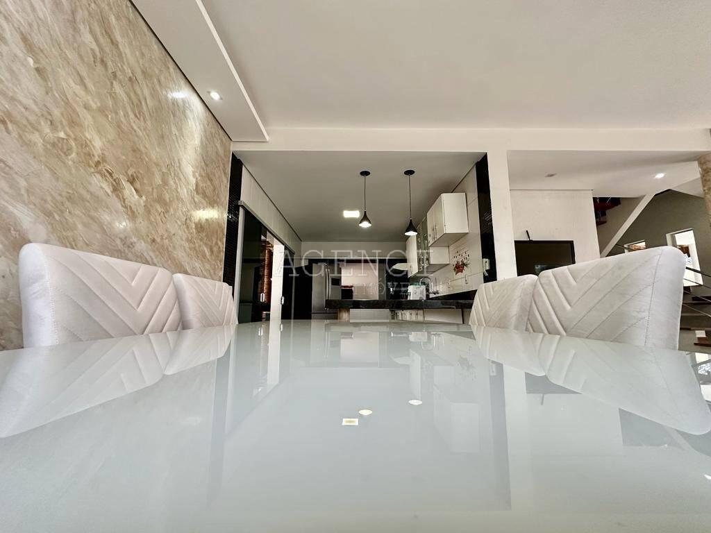 Casa, Cabral, 4 Quartos, 0 Vaga, 1 Suíte