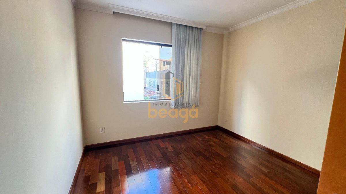 Casa, Castelo, 4 Quartos, 6 Vagas, 1 Suíte