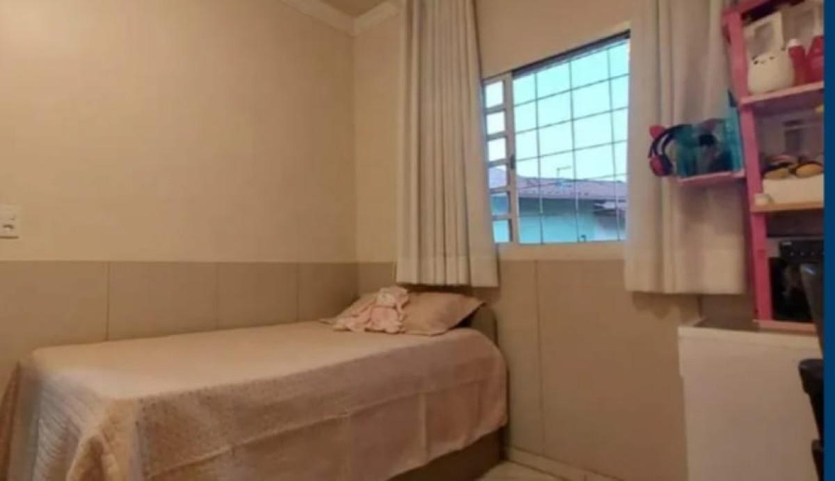 Casa, Santa Cruz Industrial, 3 Quartos, 2 Vagas