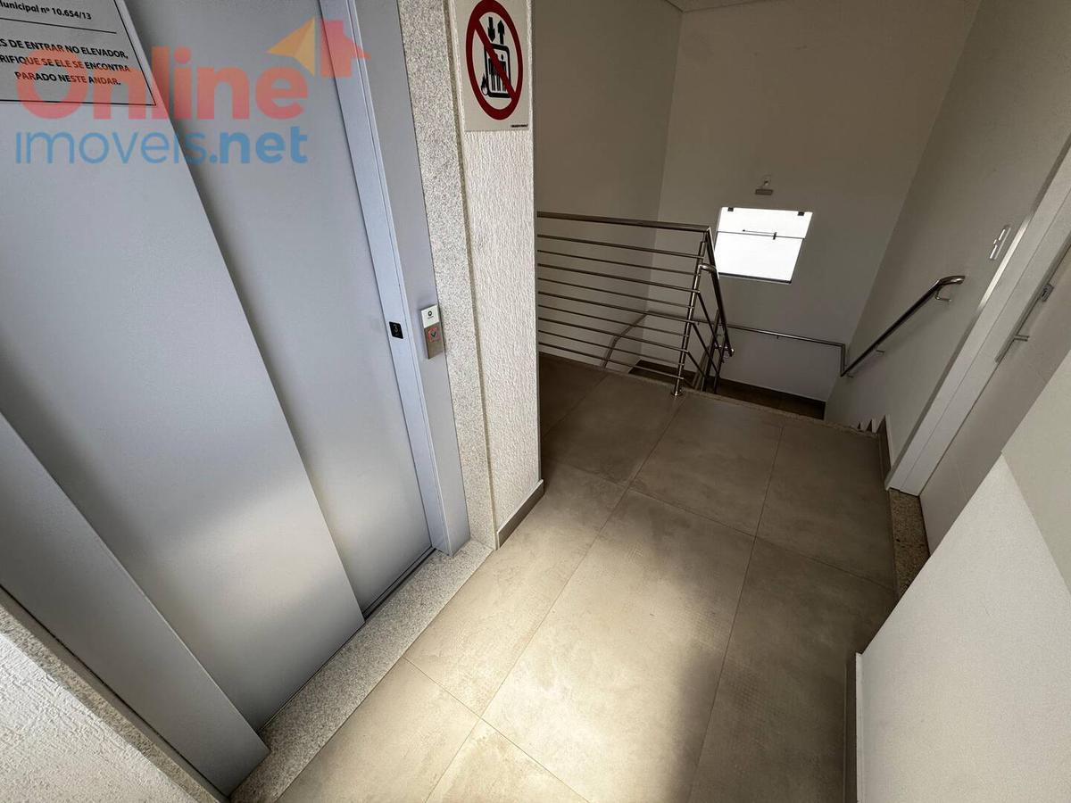 Apartamento, Sagrada Família, 2 Quartos, 0 Vaga, 1 Suíte