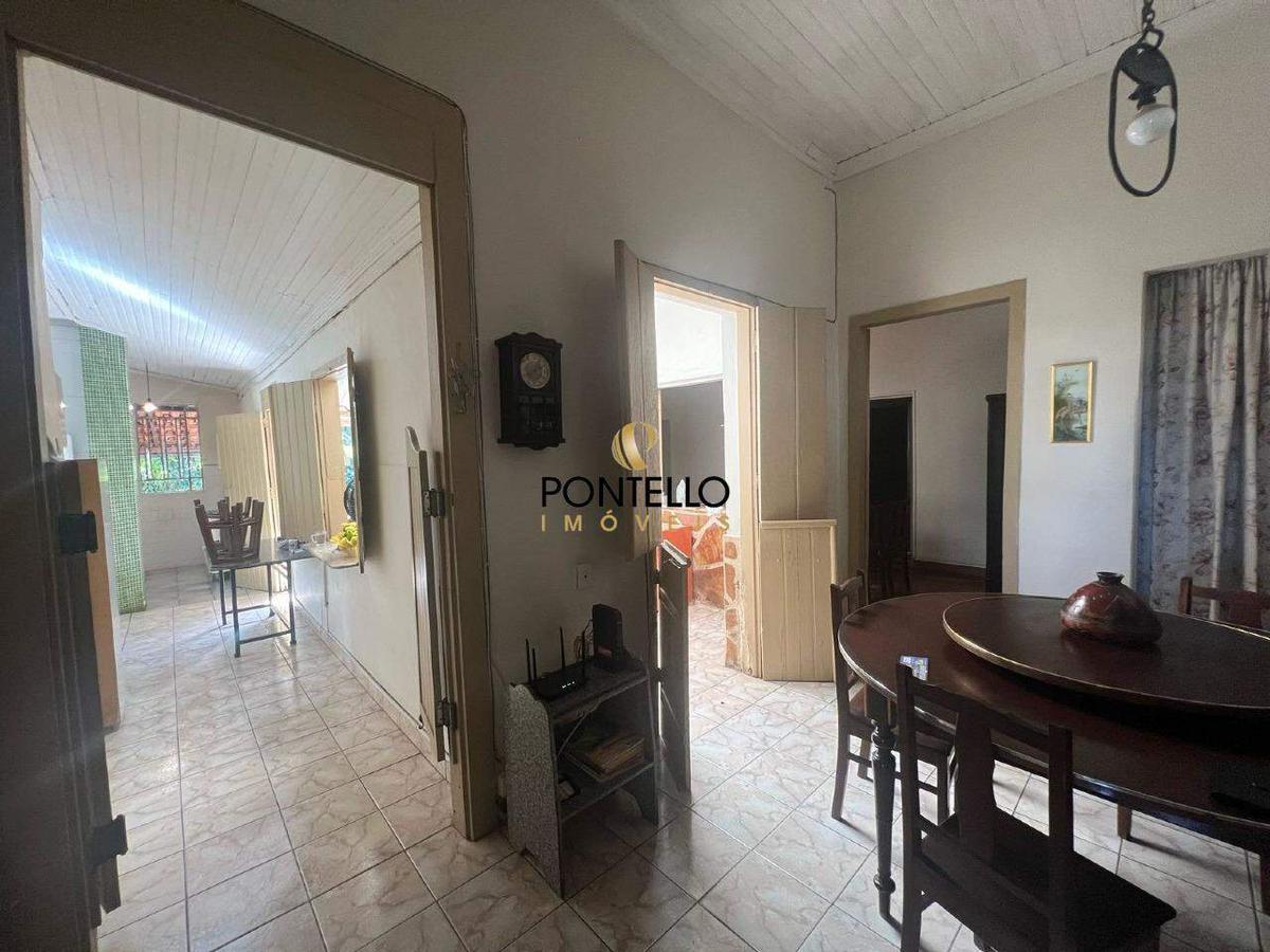 Casa, Centro, 6 Quartos, 0 Vaga, 1 Suíte