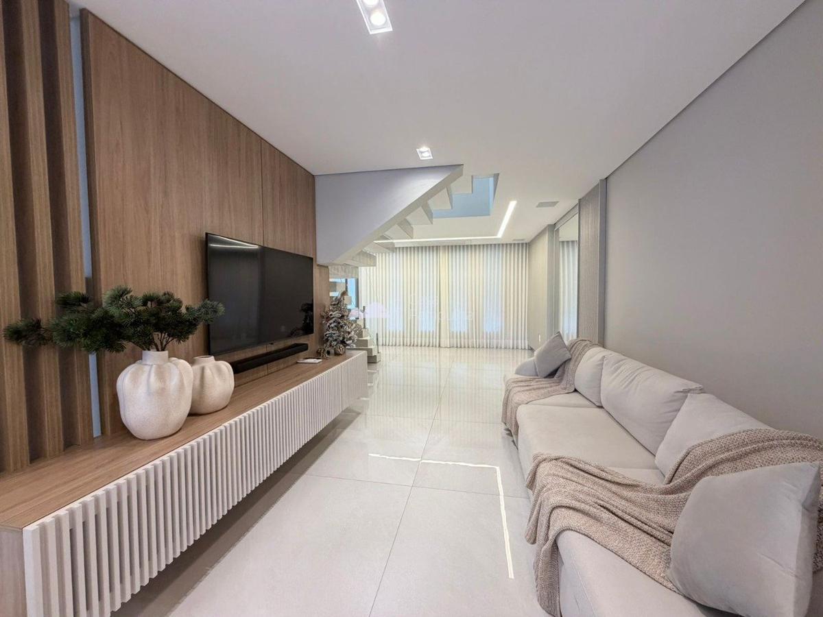 Casa, Planalto, 4 Quartos, 4 Vagas, 3 Suítes