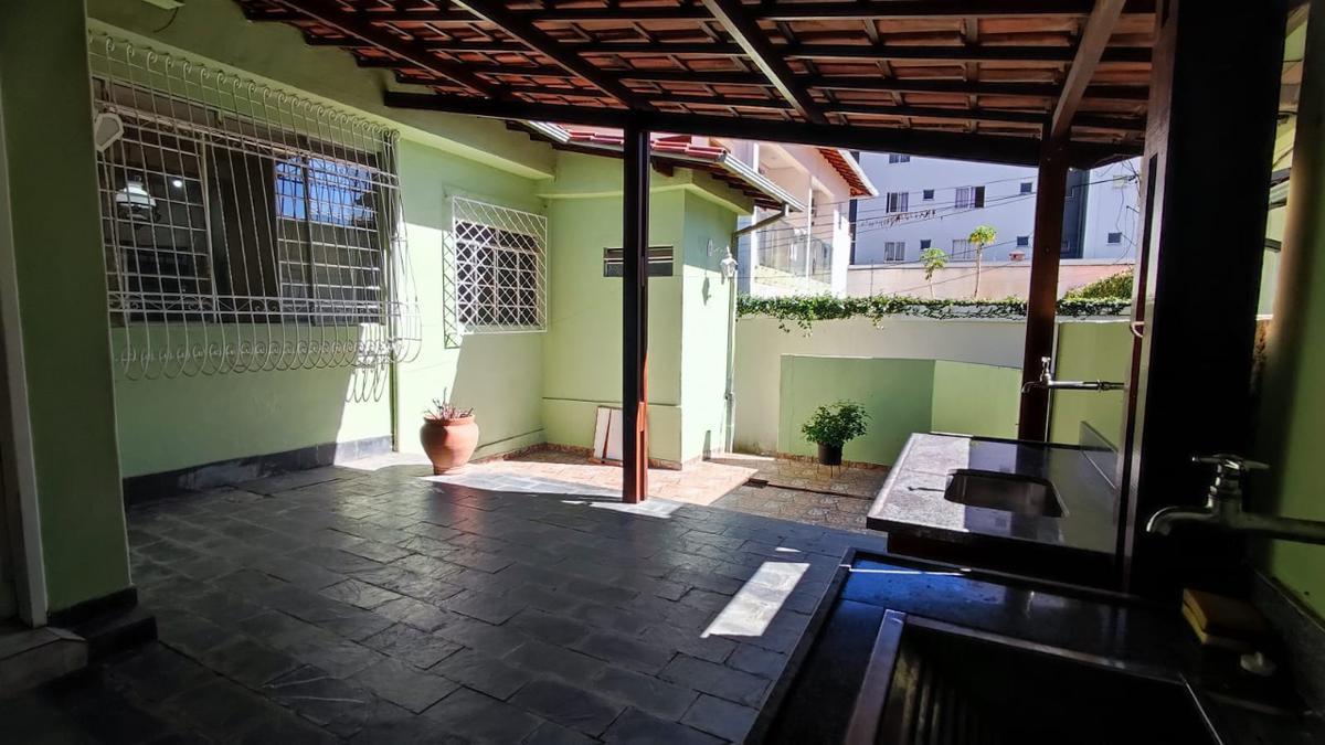 Casa, Liberdade, 6 Quartos, 2 Vagas, 1 Suíte