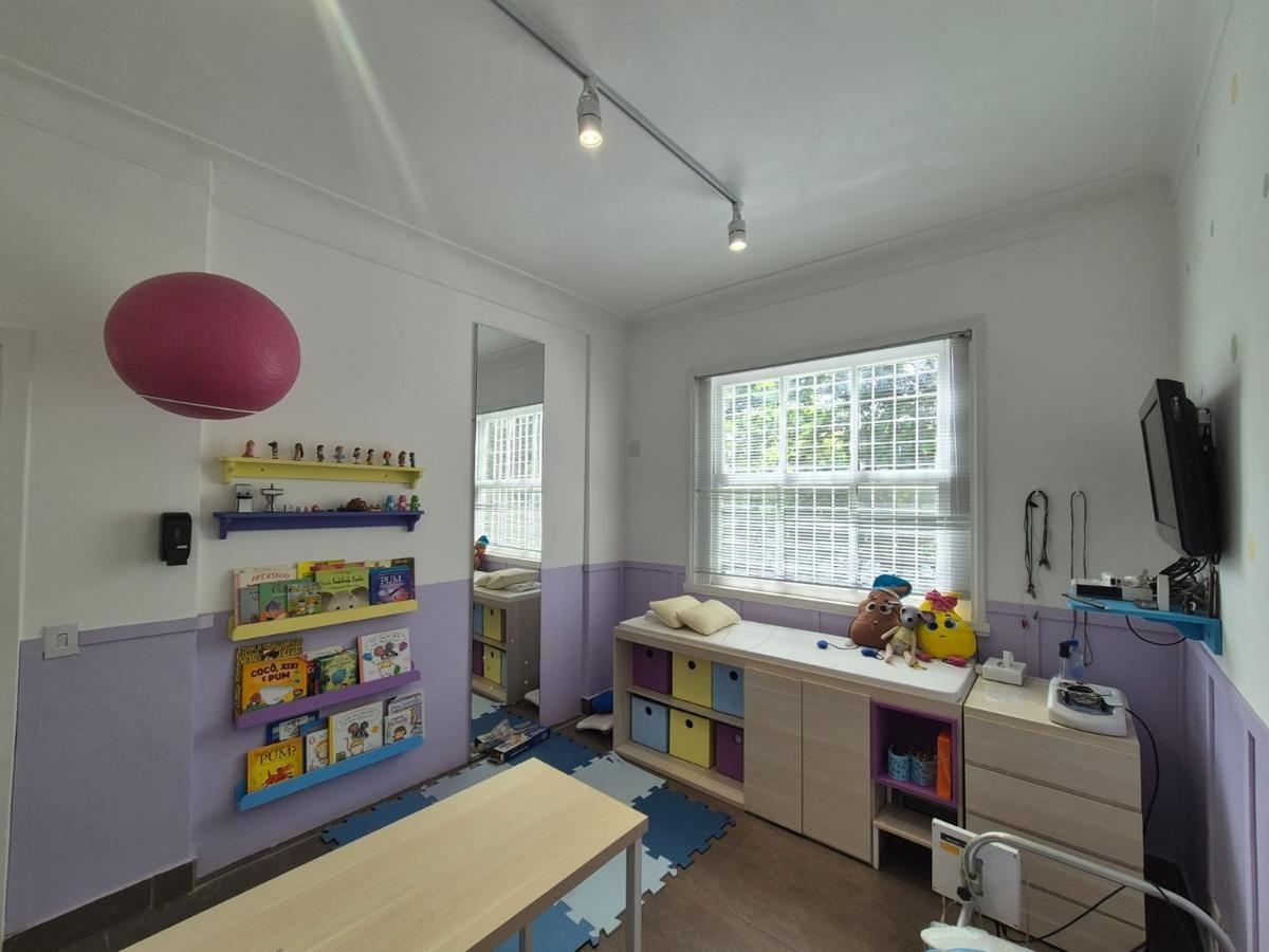 Casa, Funcionários, 5 Quartos, 2 Vagas, 1 Suíte