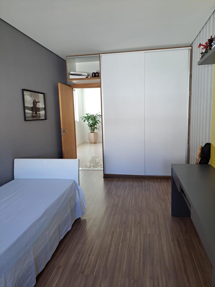 Casa, Europa, 3 Quartos, 2 Vagas, 1 Suíte