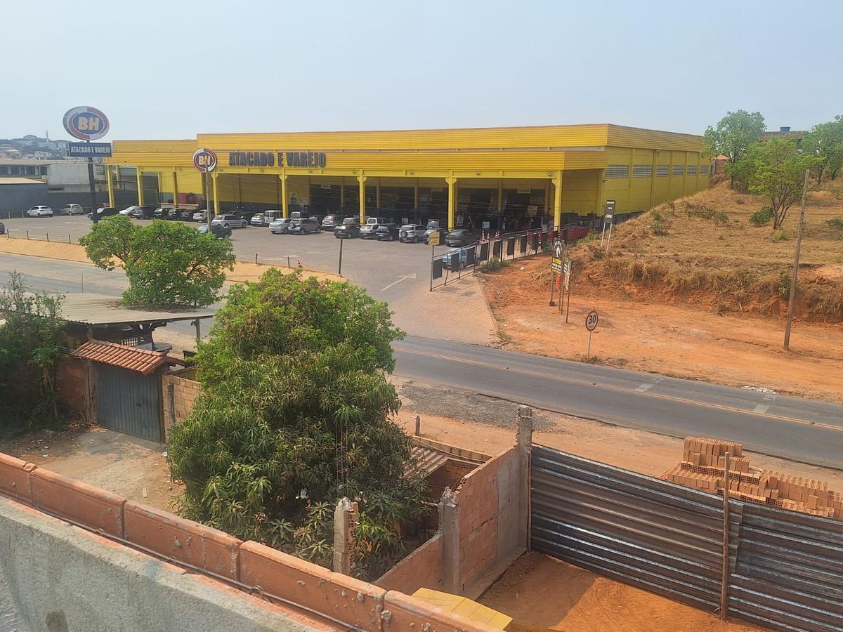 Galpão, Floresta Encantada, 0 Quarto, 20 Vagas