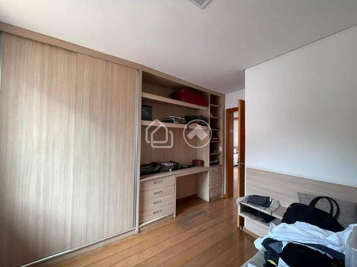 Casa, Estoril, 4 Quartos, 3 Vagas, 1 Suíte