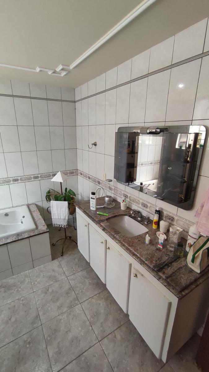 Casa, Parque Turistas, 2 Quartos, 2 Vagas, 1 Suíte