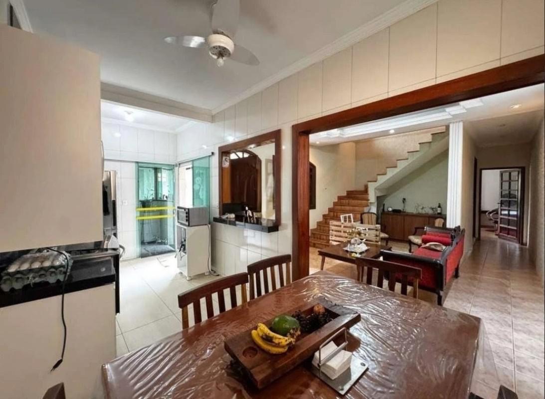 Casa, Jardim América, 5 Quartos, 4 Vagas, 2 Suítes