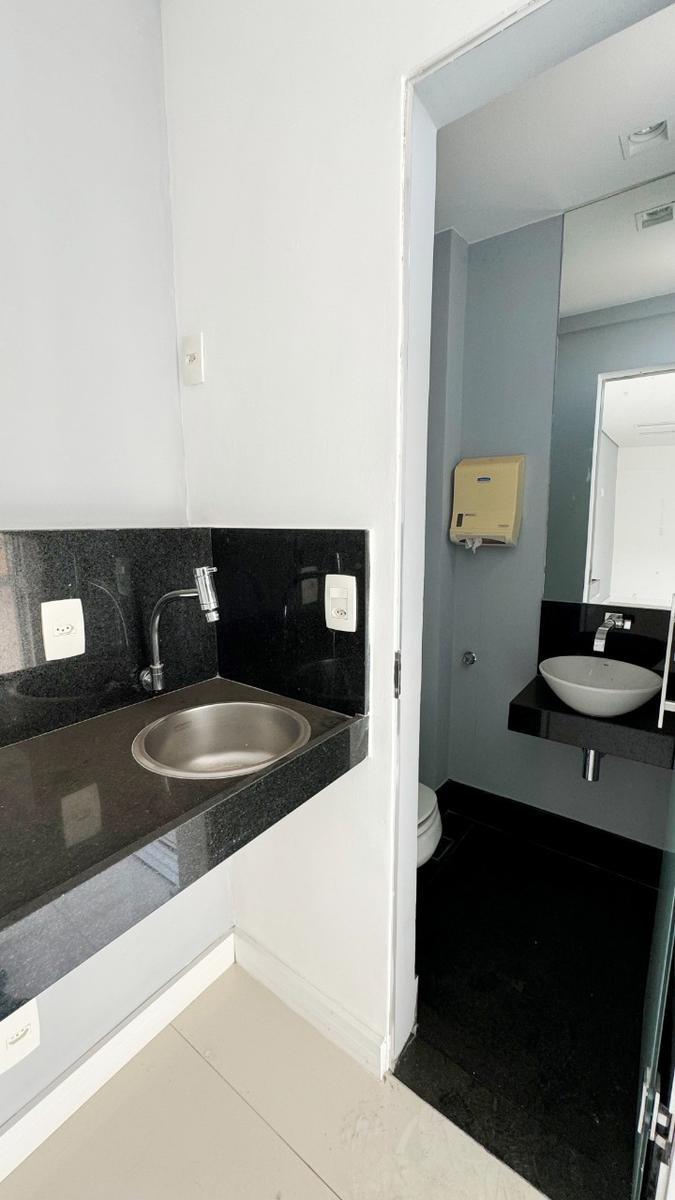 Sala, Centro, 0 Quarto, 4 Vagas