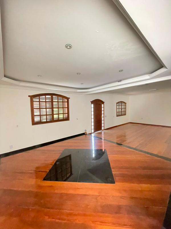 Casa, Castelo, 5 Quartos, 4 Vagas, 2 Suítes
