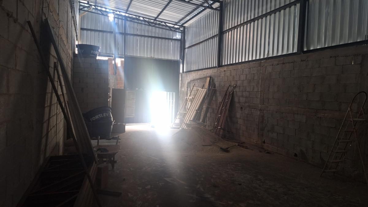 Galpão, Das Industrias I (barreiro), 0 Quarto, 0 Vaga