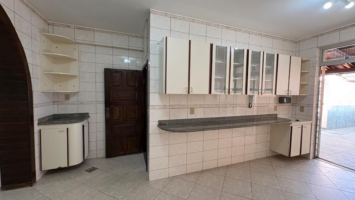 Casa, Nova Granada, 5 Quartos, 3 Vagas, 1 Suíte