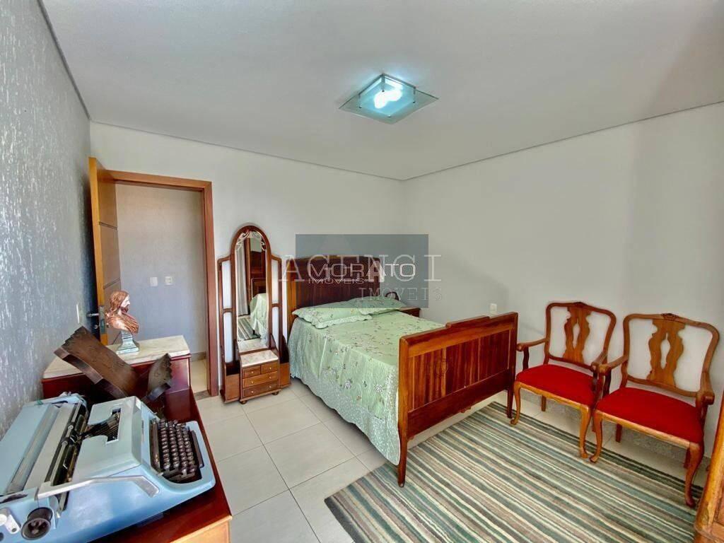 Casa, Braúnas, 5 Quartos, 0 Vaga, 2 Suítes