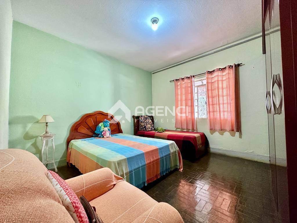 Casa, Coqueiros, 3 Quartos, 0 Vaga, 0 Suíte