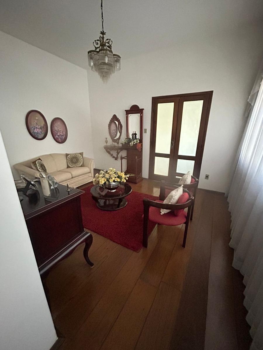 Casa, Centro, 5 Quartos, 0 Vaga, 3 Suítes