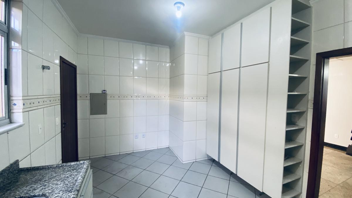 Casa, Ouro Preto, 3 Quartos, 5 Vagas, 1 Suíte