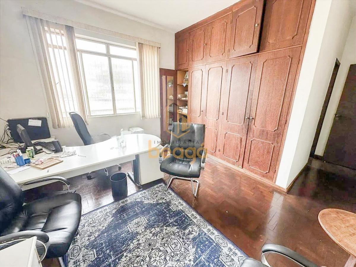 Casa, Califórnia, 4 Quartos, 8 Vagas, 1 Suíte