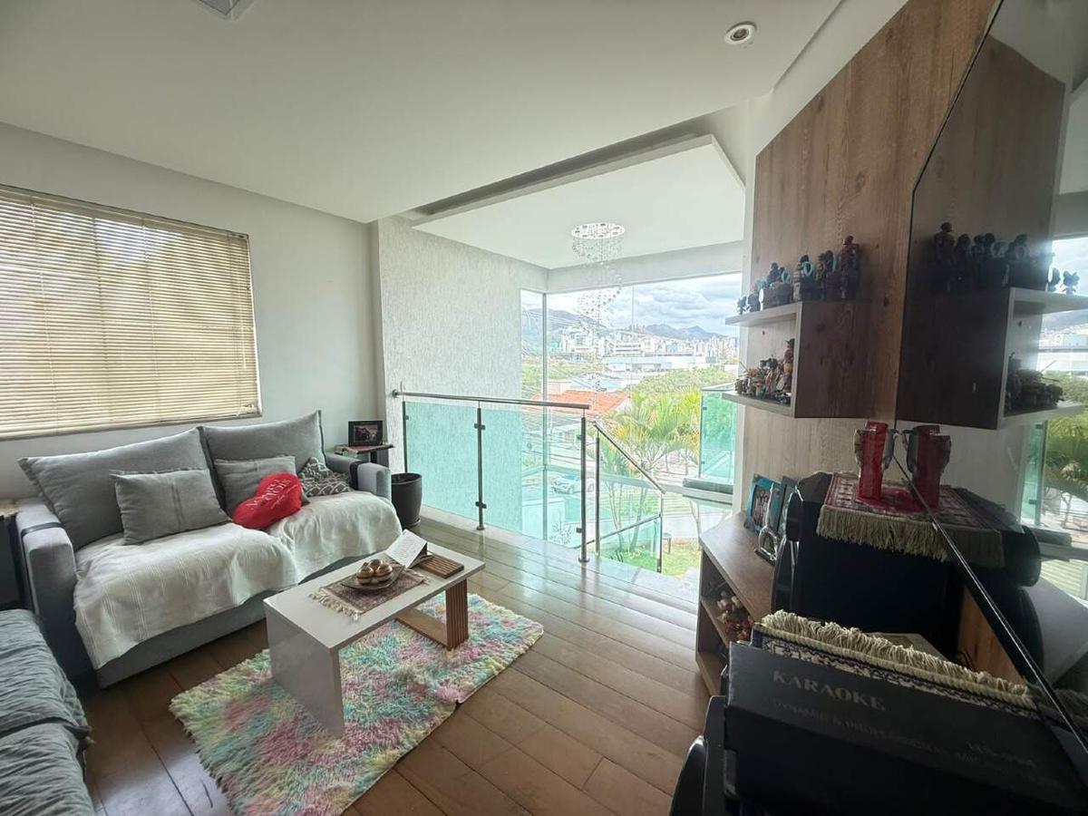 Casa, Estoril, 3 Quartos, 2 Vagas, 1 Suíte