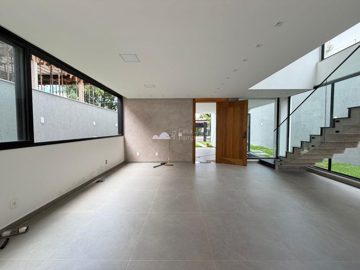 Casa, Trevo, 4 Quartos, 3 Vagas, 3 Suítes