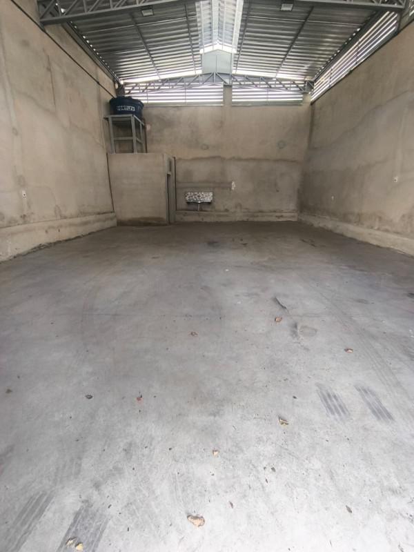 Galpão, Serrano, 0 Quarto, 8 Vagas