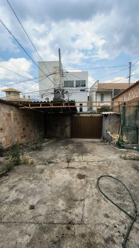Casa, Industrial, 3 Quartos, 2 Vagas, 1 Suíte
