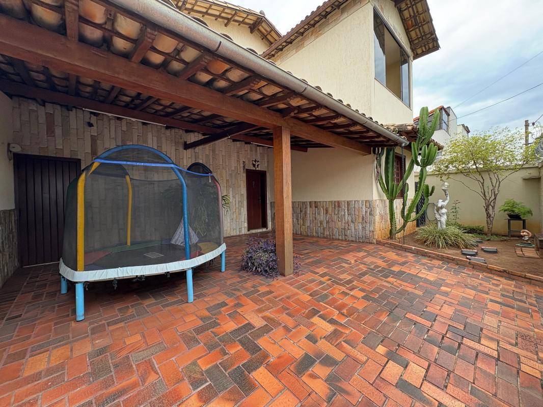 Casa, Paquetá, 4 Quartos, 2 Vagas, 1 Suíte