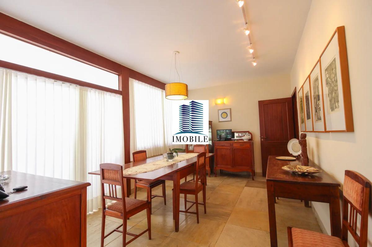 Casa, Serra, 4 Quartos, 5 Vagas, 1 Suíte