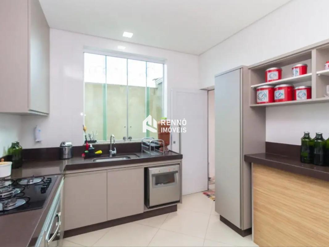 Casa, Estoril, 4 Quartos, 3 Vagas, 4 Suítes