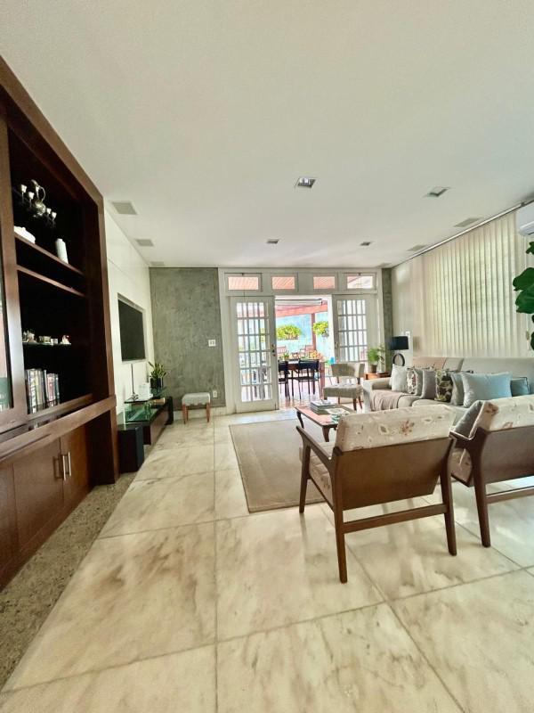 Casa, Castelo, 4 Quartos, 3 Vagas, 1 Suíte