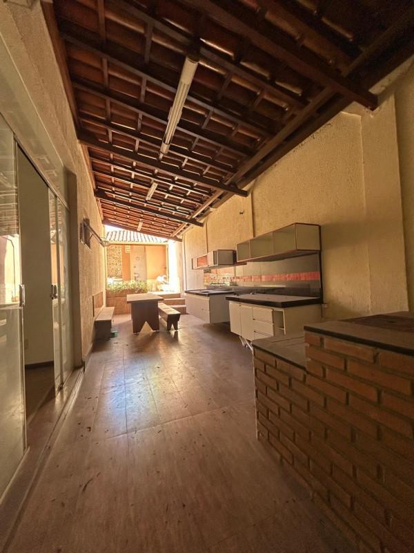 Casa, Castelo, 3 Quartos, 4 Vagas, 1 Suíte