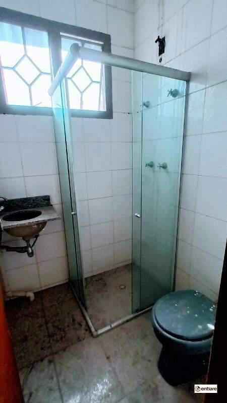 Casa Comercial, Venda Nova, 7 Quartos, 0 Vaga, 1 Suíte