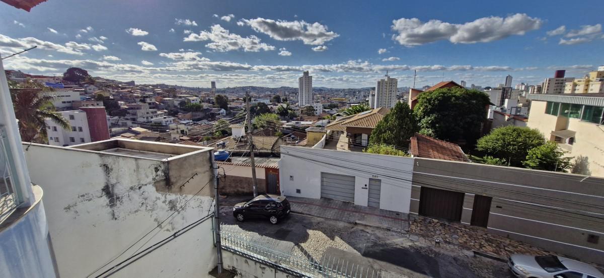 Casa, Concórdia, 10 Quartos, 8 Vagas, 1 Suíte
