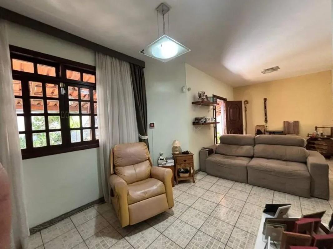 Casa, Castelo, 4 Quartos, 4 Vagas, 1 Suíte