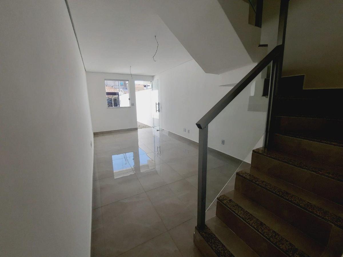 Casa, Floramar, 2 Quartos, 1 Vaga, 2 Suítes