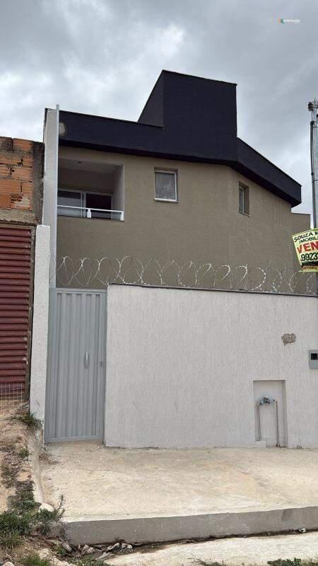 Casa, Petrópolis, 2 Quartos, 0 Vaga, 2 Suítes