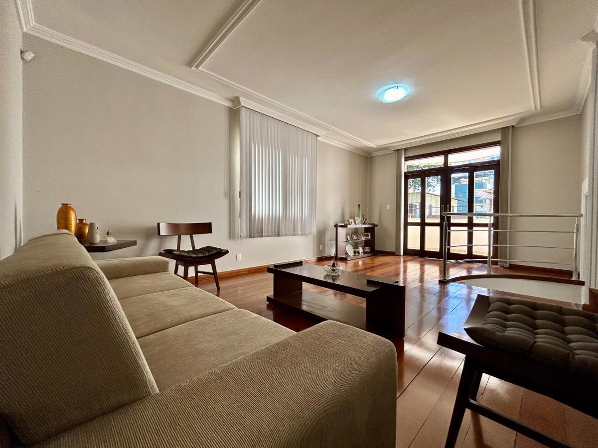 Casa, Castelo, 4 Quartos, 4 Vagas, 1 Suíte