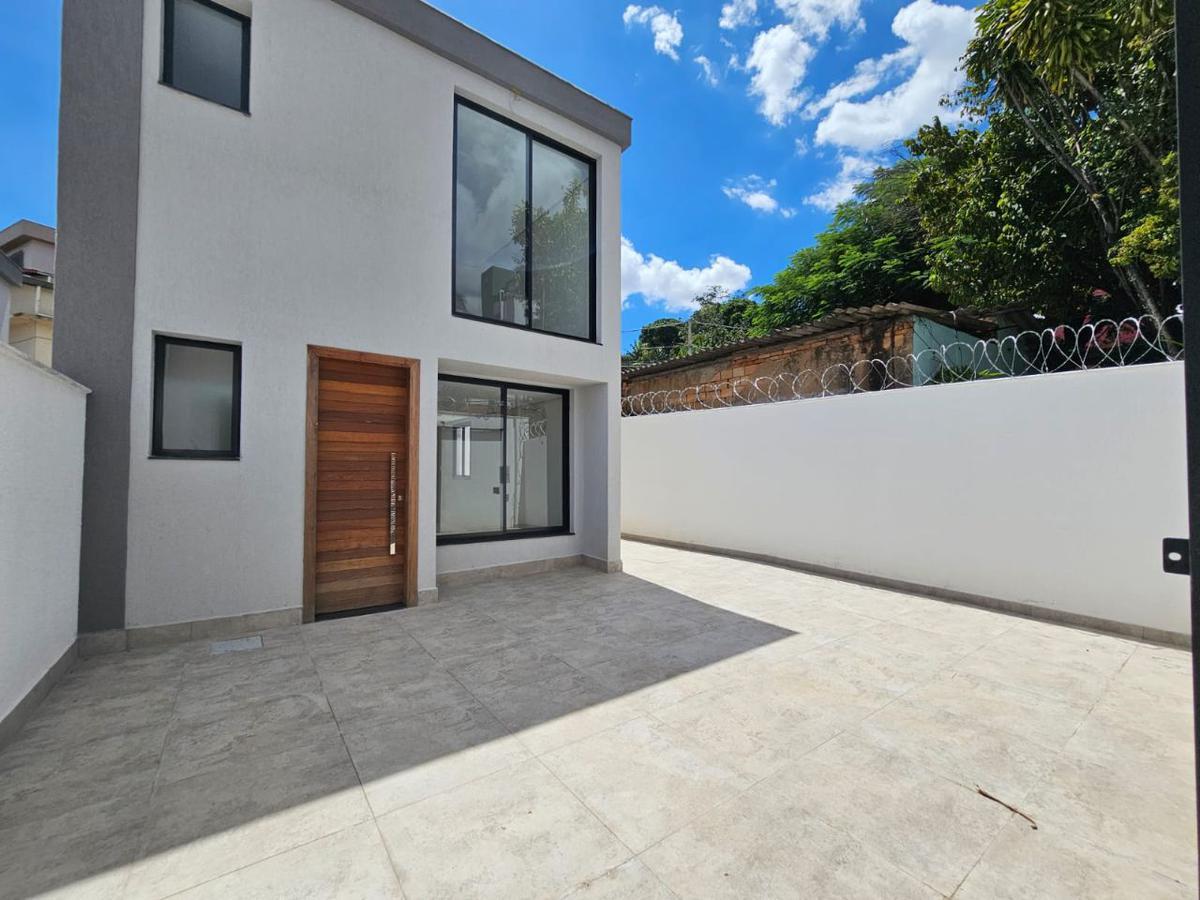Casa, Santa Cruz, 3 Quartos, 4 Vagas, 1 Suíte