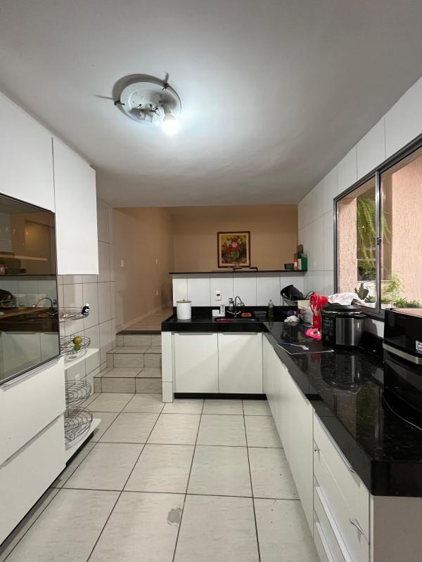 Casa, Tirol (barreiro), 4 Quartos, 3 Vagas, 1 Suíte