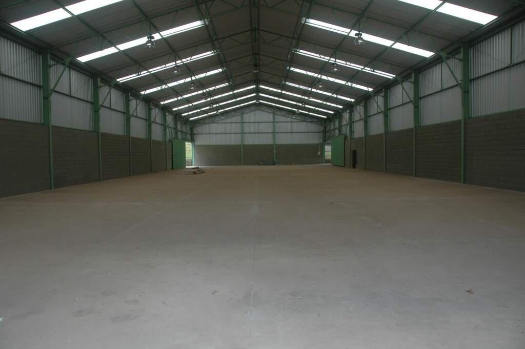 Galpão, Distrito Industrial, 26 Vagas