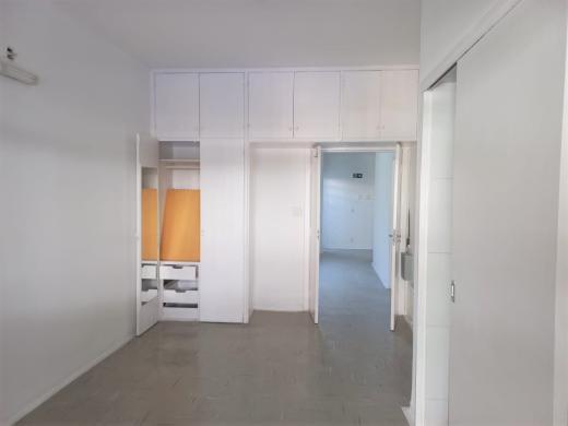 Casa Comercial, Prado, 1 Quarto, 2 Vagas