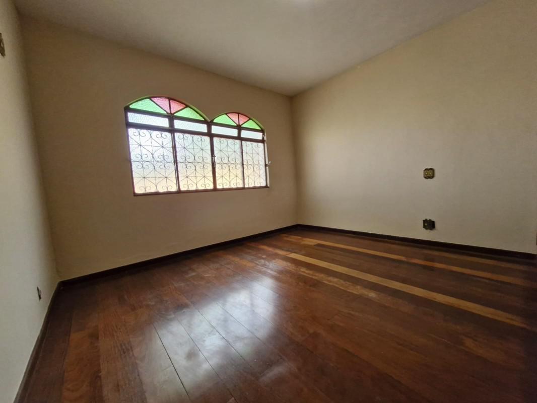 Casa, Castelo, 4 Quartos, 4 Vagas, 1 Suíte