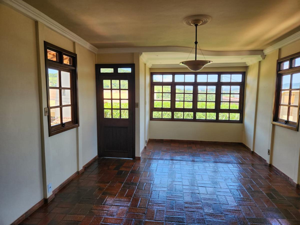 Casa, Novo Itabirito, 3 Quartos, 4 Vagas, 1 Suíte