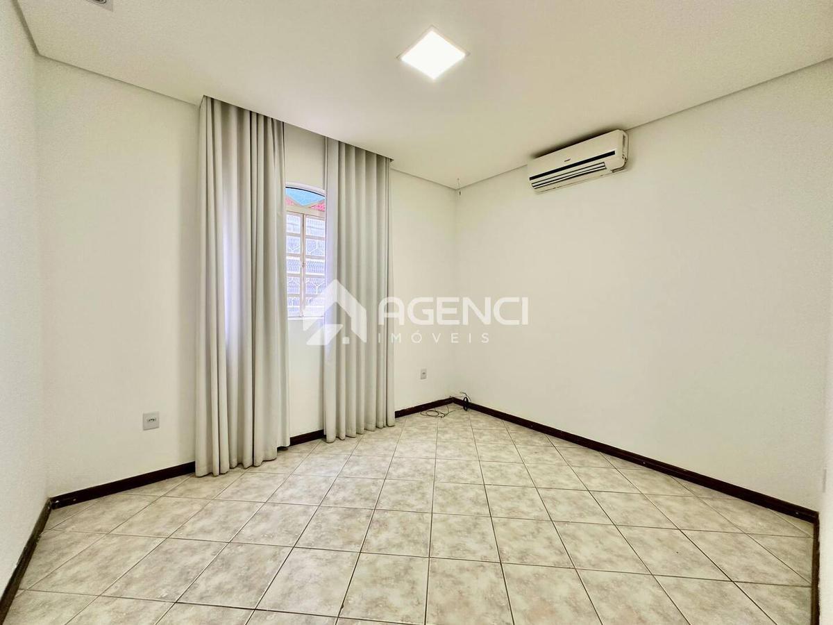 Casa, Parque Xangri-lá, 4 Quartos, 0 Vaga, 1 Suíte