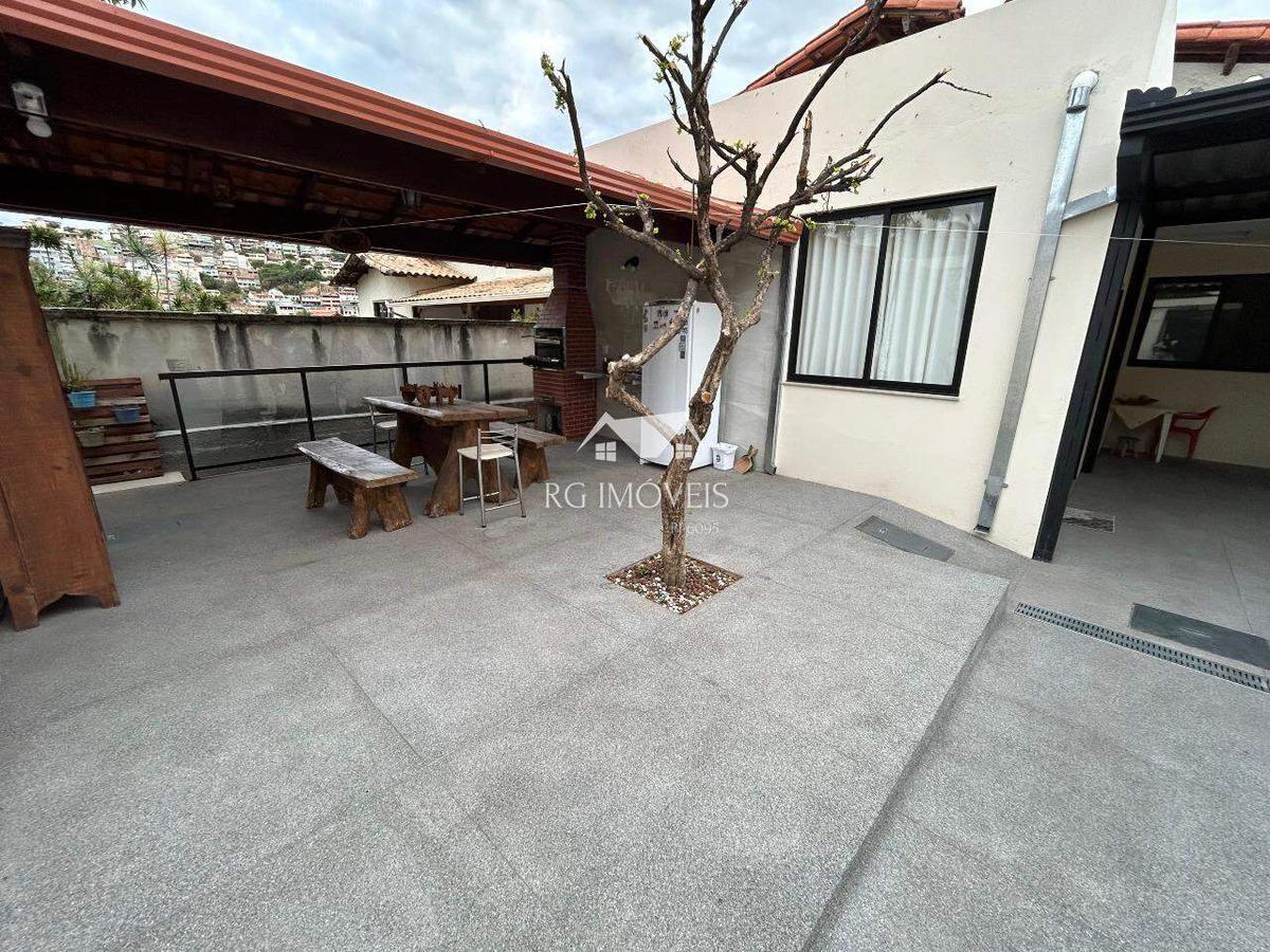 Casa, Barreiro, 2 Quartos, 2 Vagas, 1 Suíte