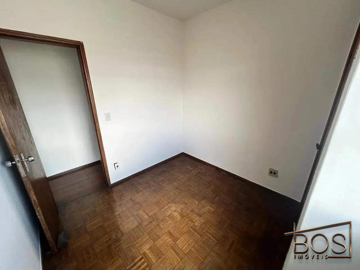 Apartamento, Sagrada Família, 2 Quartos, 0 Vaga