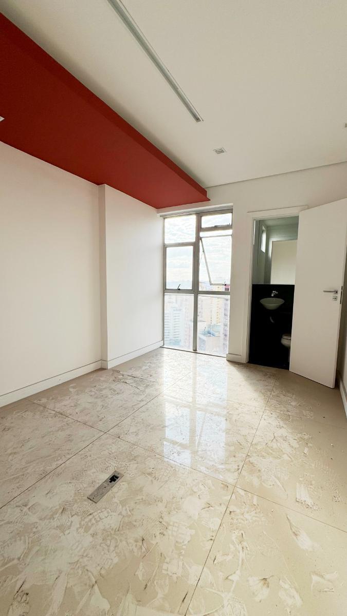 Sala, Centro, 0 Quarto, 4 Vagas